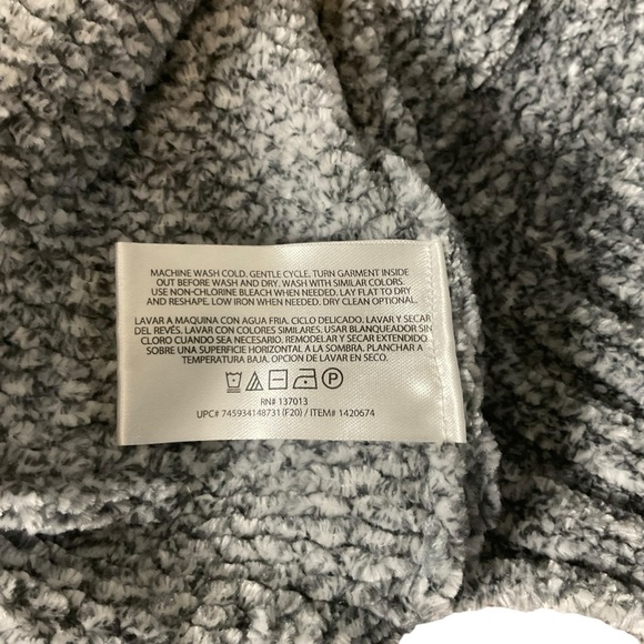 Orvis Women's Grey Sweater - Picture 5 of 7